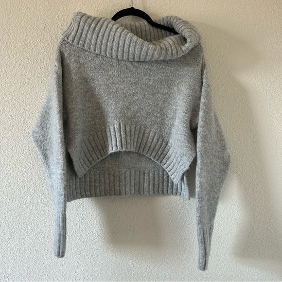 Gray Chunky Cozy Turtleneck Cropped Sweater Fits Women Sz Small - Picture 1 of 7